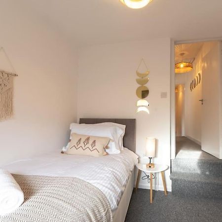 Beautiful 4 Bedroom House Reading Exteriör bild
