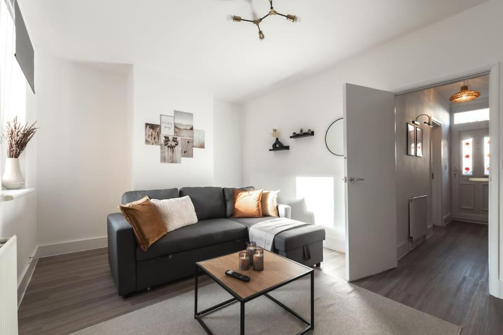 Beautiful 4 Bedroom House Reading Exteriör bild