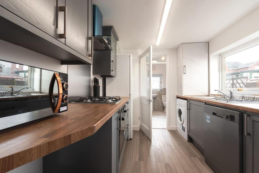 Beautiful 4 Bedroom House Reading Exteriör bild