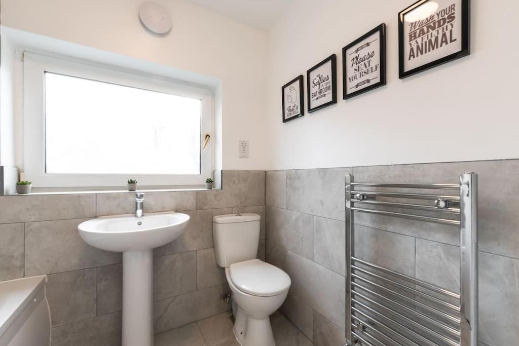Beautiful 4 Bedroom House Reading Exteriör bild